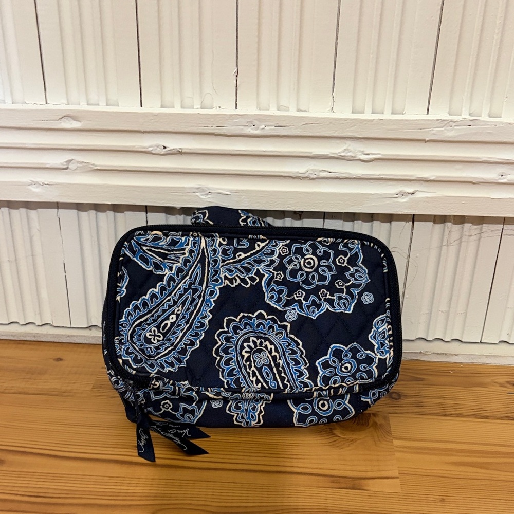 Vera Bradley blue bandana blush and brush case